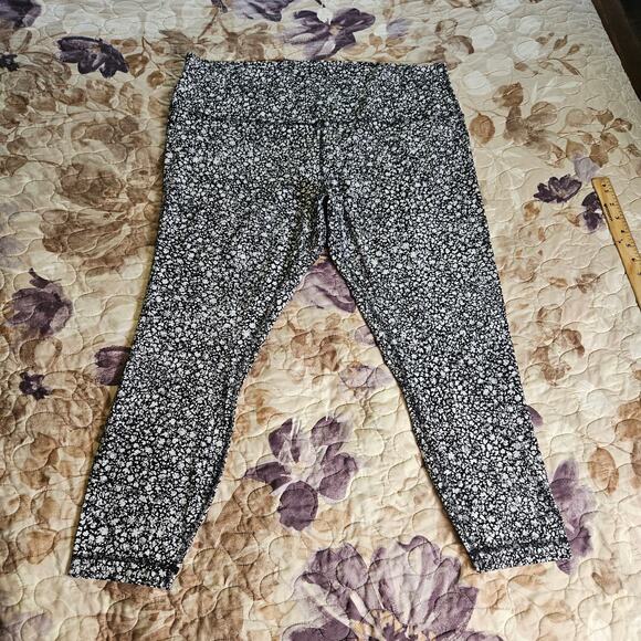 Like New Lululemon Align High Rise Crop Venture Floral Alpine Black White Sz 20 - Picture 11 of 14